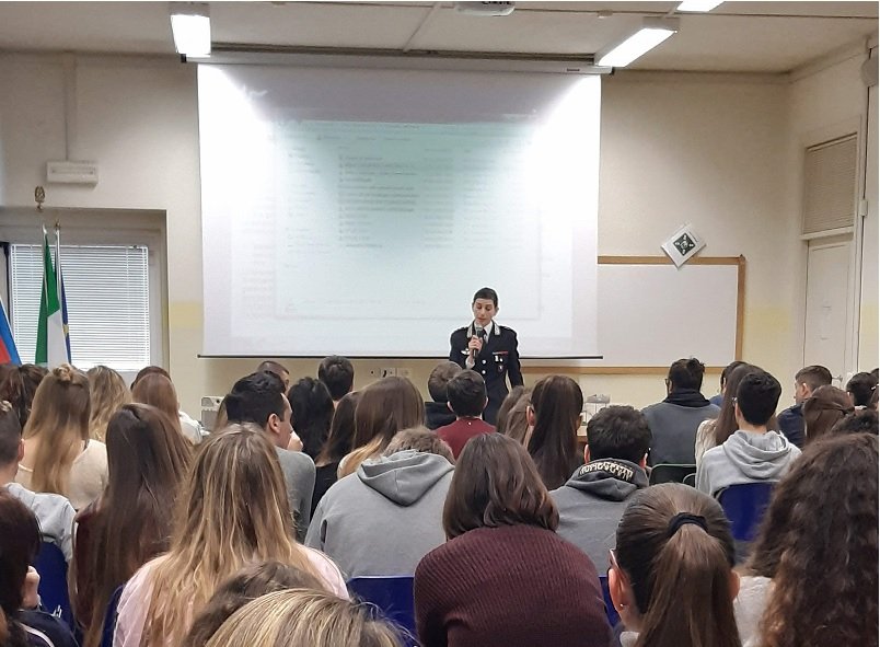 Diventare Carabiniere: gli studenti del Peano incontrano il Comandante di Novi