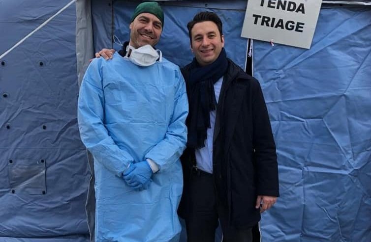 Il sindaco Riboldi in visita alla tenda pre-triage all’ospedale di Casale