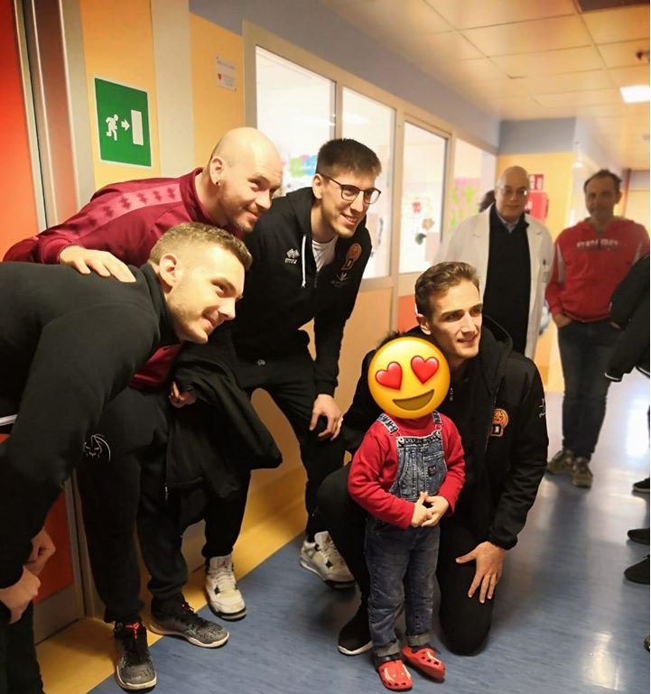 Derthona Basket visita i pazienti dell’Ospedale Infantile di Alessandria