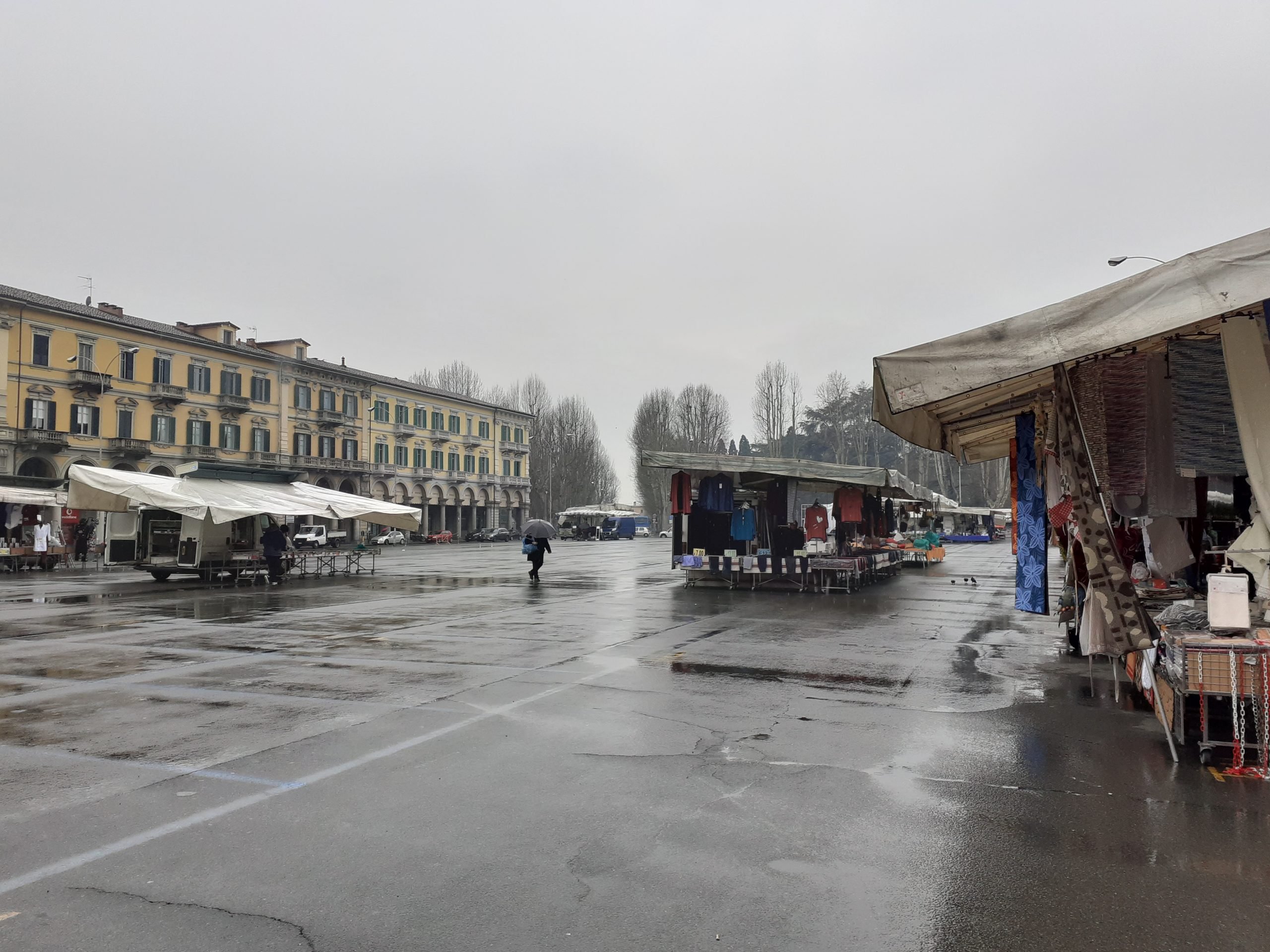 Coronavirus: al mercato di piazza Garibaldi dopo le restrizioni del Decreto