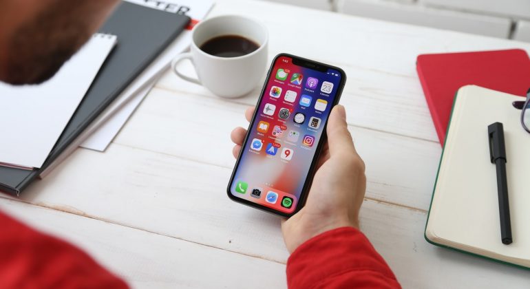 Scuola: Stop ai cellulari in classe, inviata circolare del Ministero a istituti