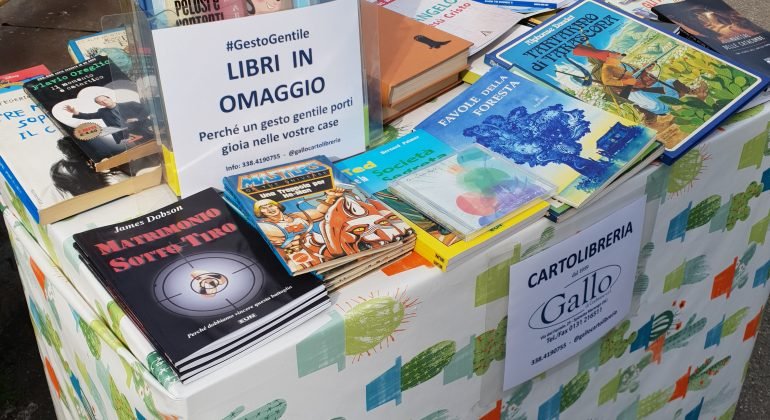 A Spinetta Marengo una cartolibreria regala i suoi libri: “Un modo di aiutare e far svagare”