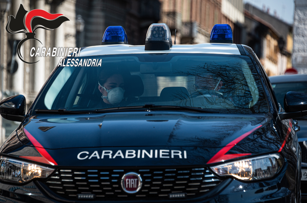 In quattro aggrediscono a calci e pugni una mamma e le sue due figlie: intervengono i Carabinieri
