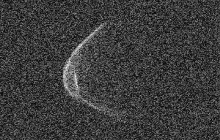 Tra fake news e paure, oggi l’asteroide con la mascherina “sfiora” la Terra