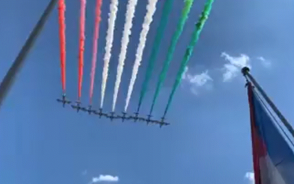 Le Frecce Tricolori solcano il cielo del Piemonte: lo spettacolo è da brividi