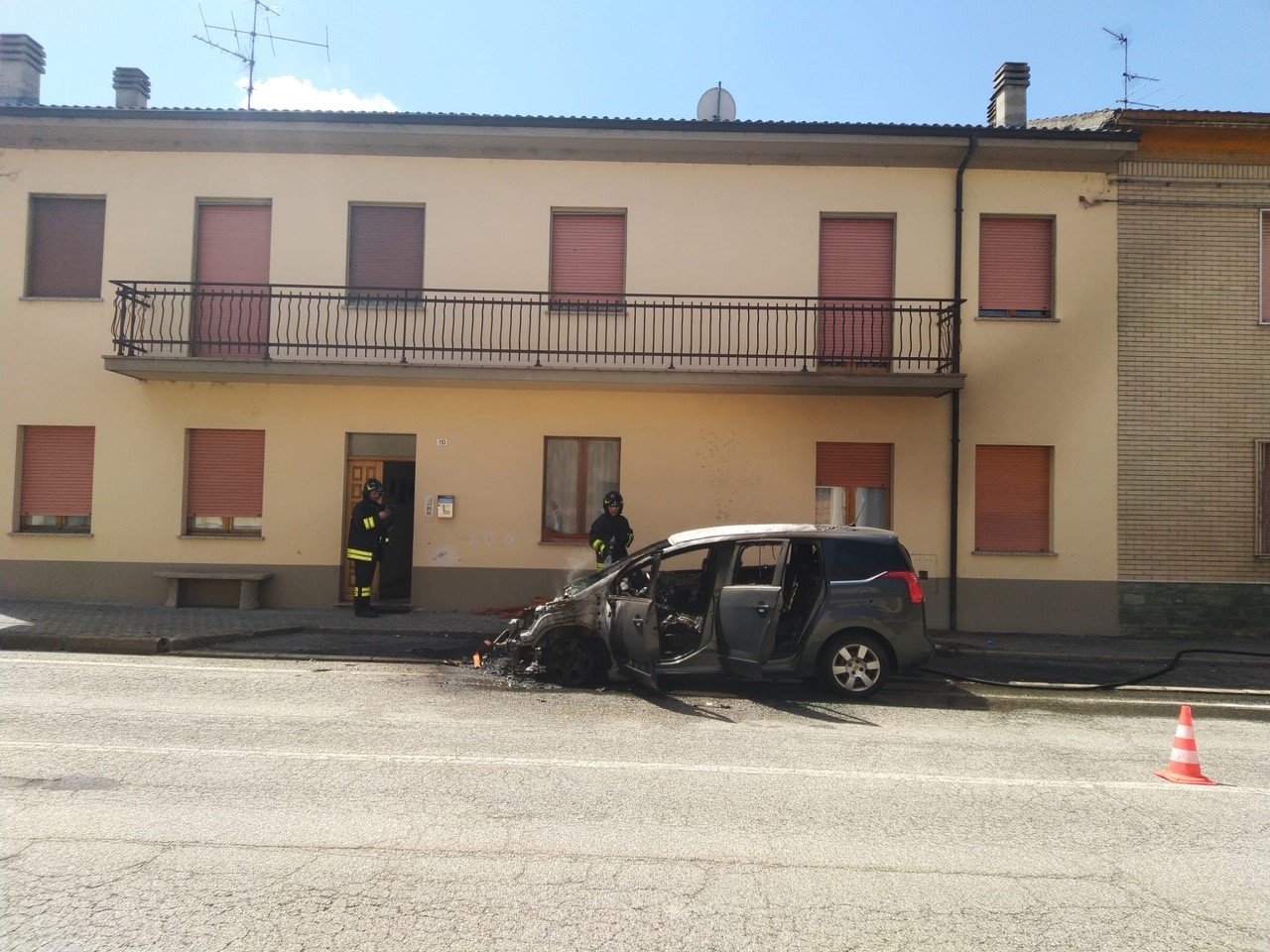 Incendio auto Ozzano