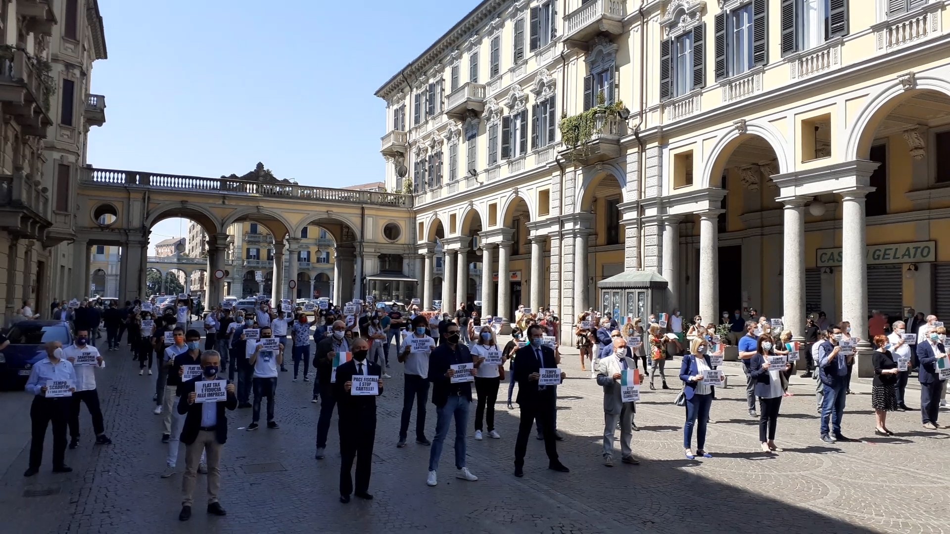 Ad Alessandria il flash mob della Lega: tutti fermi e in silenzio