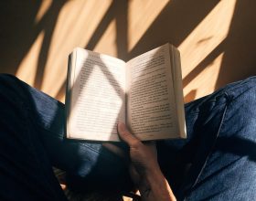 Le nuove uscite in libreria per Natale: dai gialli alla satira