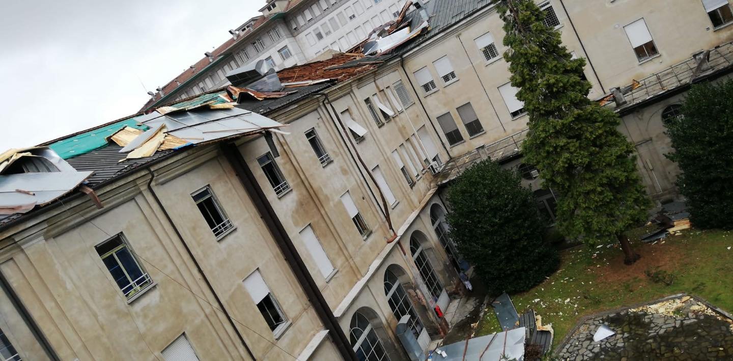 Danni al tetto dell’Ospedale: le foto dopo la tempesta del weekend