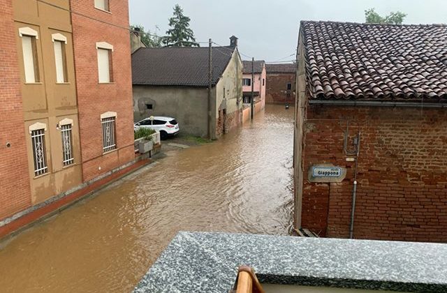 Temporale a Quargnento questo lunedì 3 agosto alcune vie allagate.