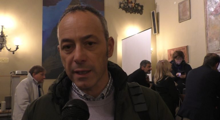 Covid, sindaco Ovada: “Situazione sotto controllo ma contagi in crescita, state attenti”