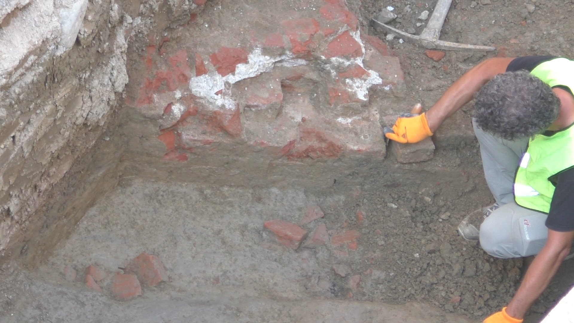 Trovati tre manufatti durante gli scavi per il teleriscaldamento