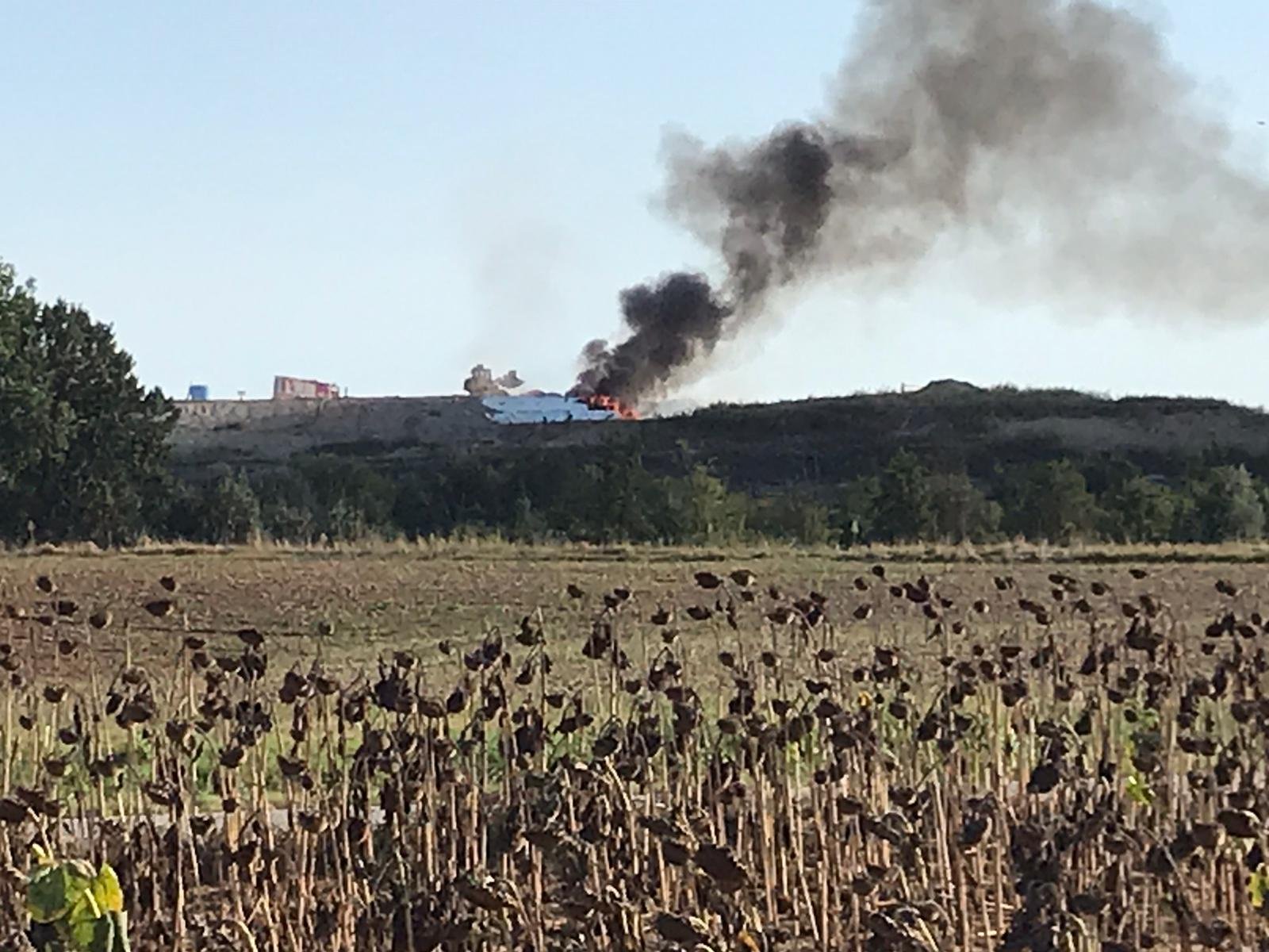 Incendio alla discarica di Cerro Tanaro nell’astigiano: colonna di fumo visibile anche in provincia