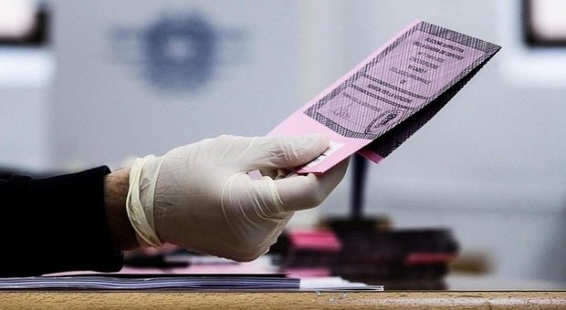 Seggi aperti per il voto: referendum ma anche l’accesa sfida a Valenza