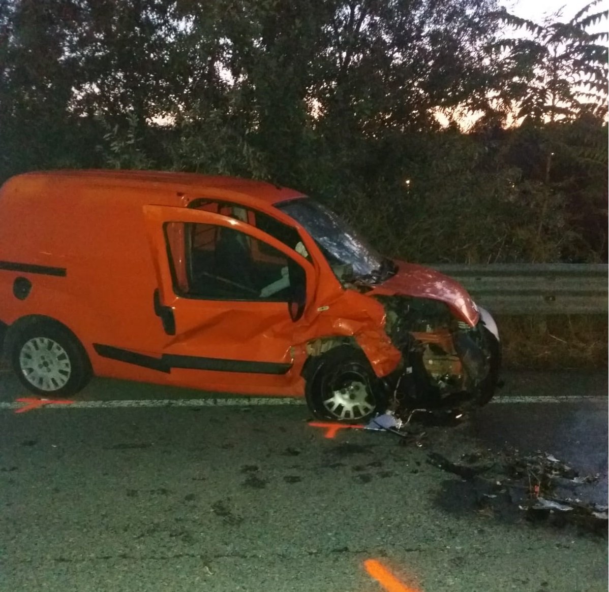 Scontro frontale tra un furgoncino e un’auto a Valenza: per fortuna nessun ferito