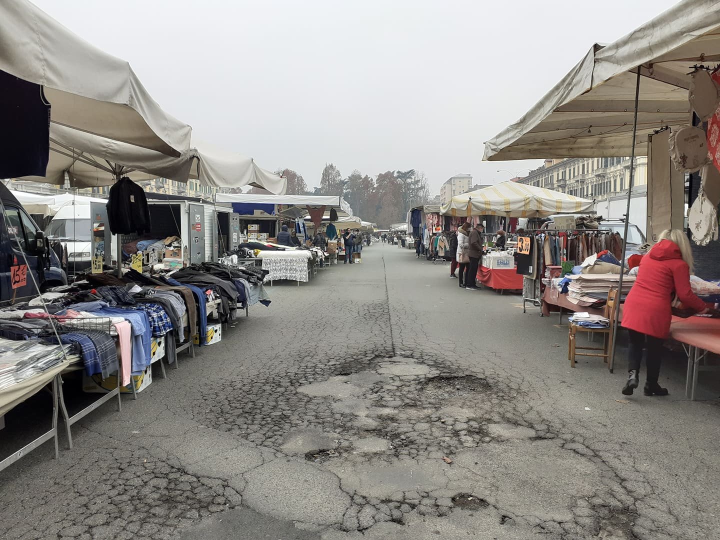Riapertura dei mercati non alimentari in Piemonte: ad Alessandria le voci da piazza Garibaldi