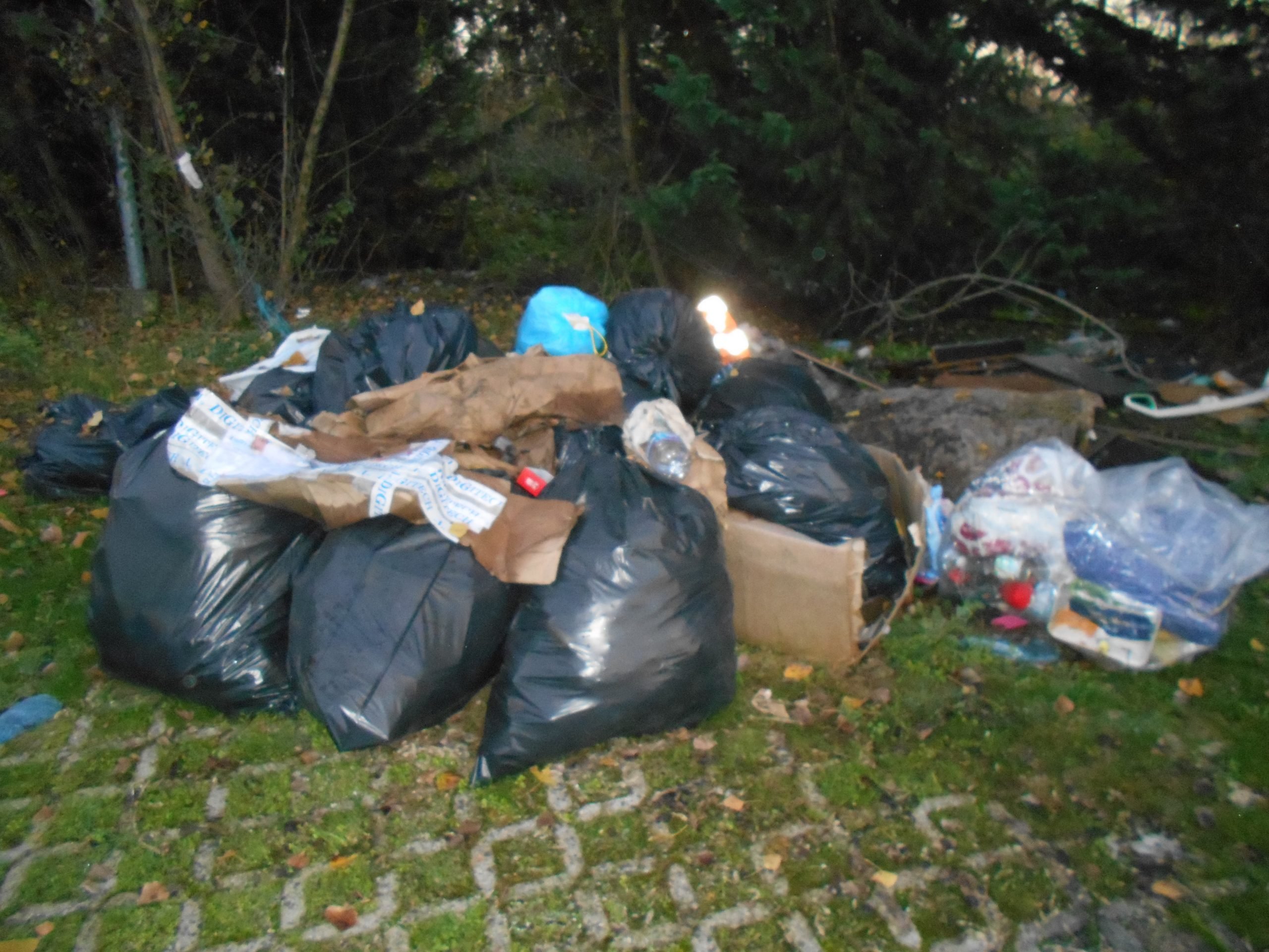 In tre abbandonano rifiuti a Tortona: trovati e sanzionati