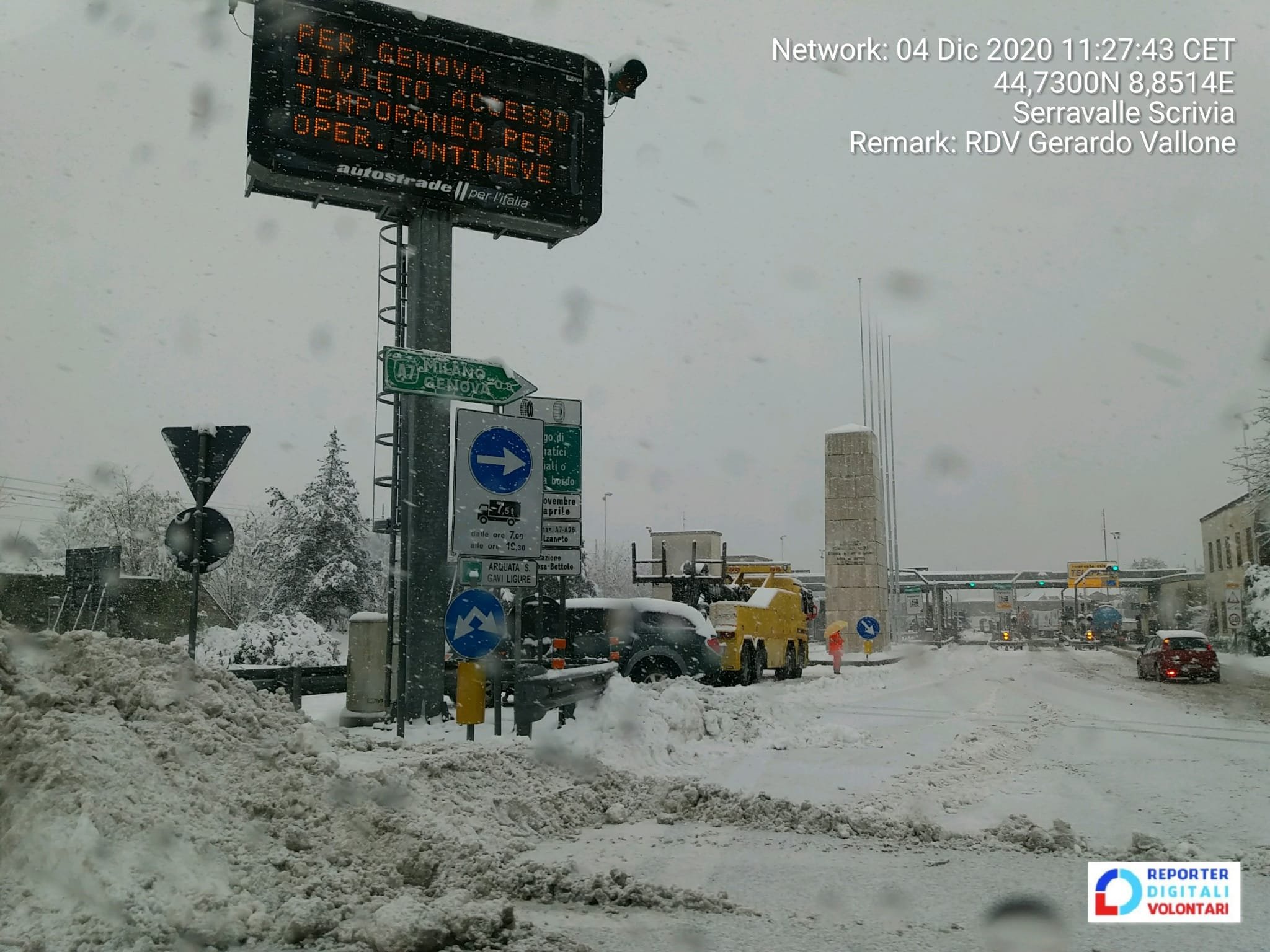 Abbondanti nevicate sulla A7, vietata ai mezzi pesanti da Serravalle verso Genova e Milano