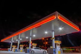 Carburanti: forti rialzi sui listini, ancora aumenti dei prezzi