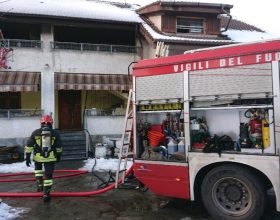 Incendio di un tetto a Sarezzano: bonifica in corso