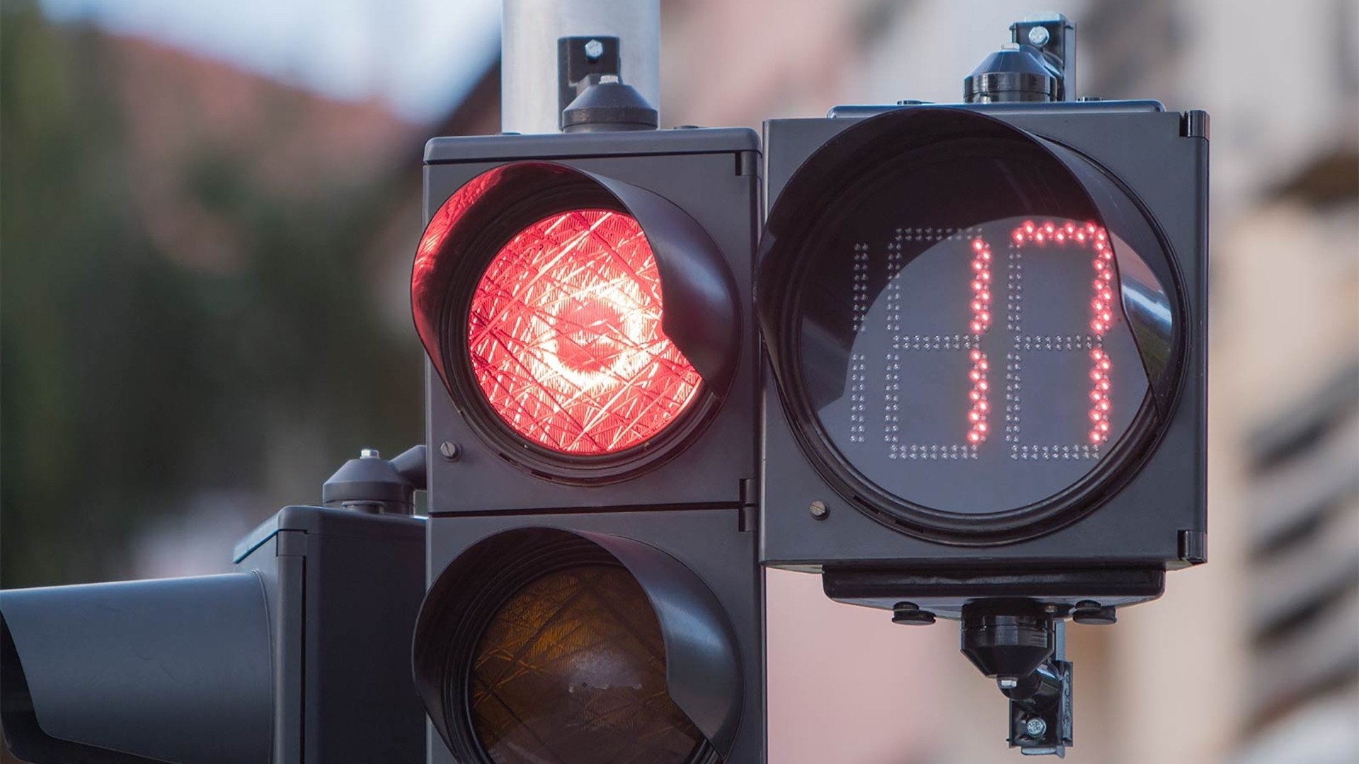 Countdown ai semafori, vicesindaco al M5S: “Non siamo i paladini di chi commette un’infrazione”