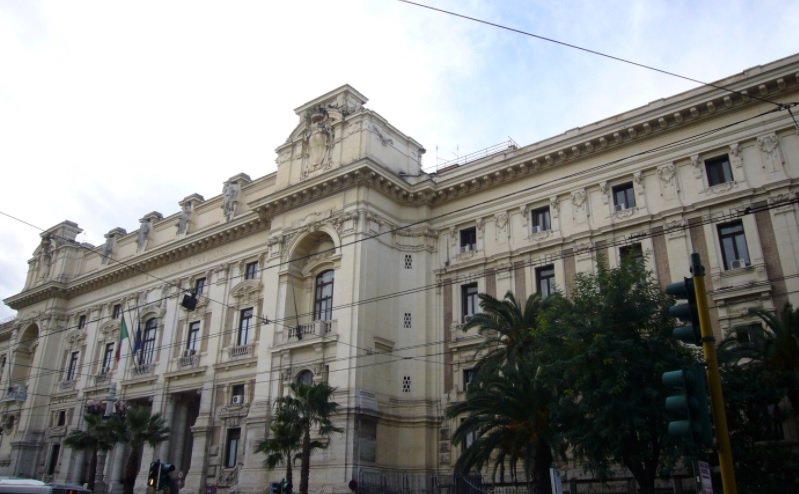 Dirigente del Ministero Istruzione tenta il suicidio: è la figlia dell’ex sindaco di Casale Palazzetti