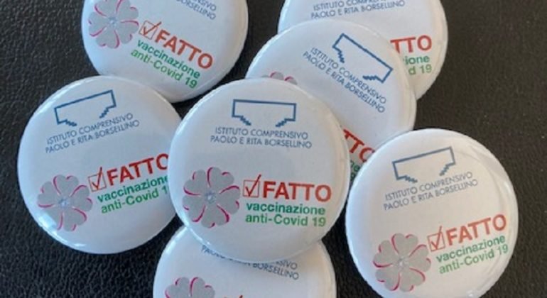“Fatto”: all’Istituto Comprensivo Valenza A una spilla indossata dai docenti vaccinati