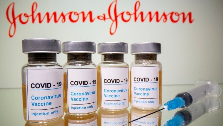 Per l’Ema il vaccino Johnson&Johnson è sicuro: “Benefici superano i rischi”