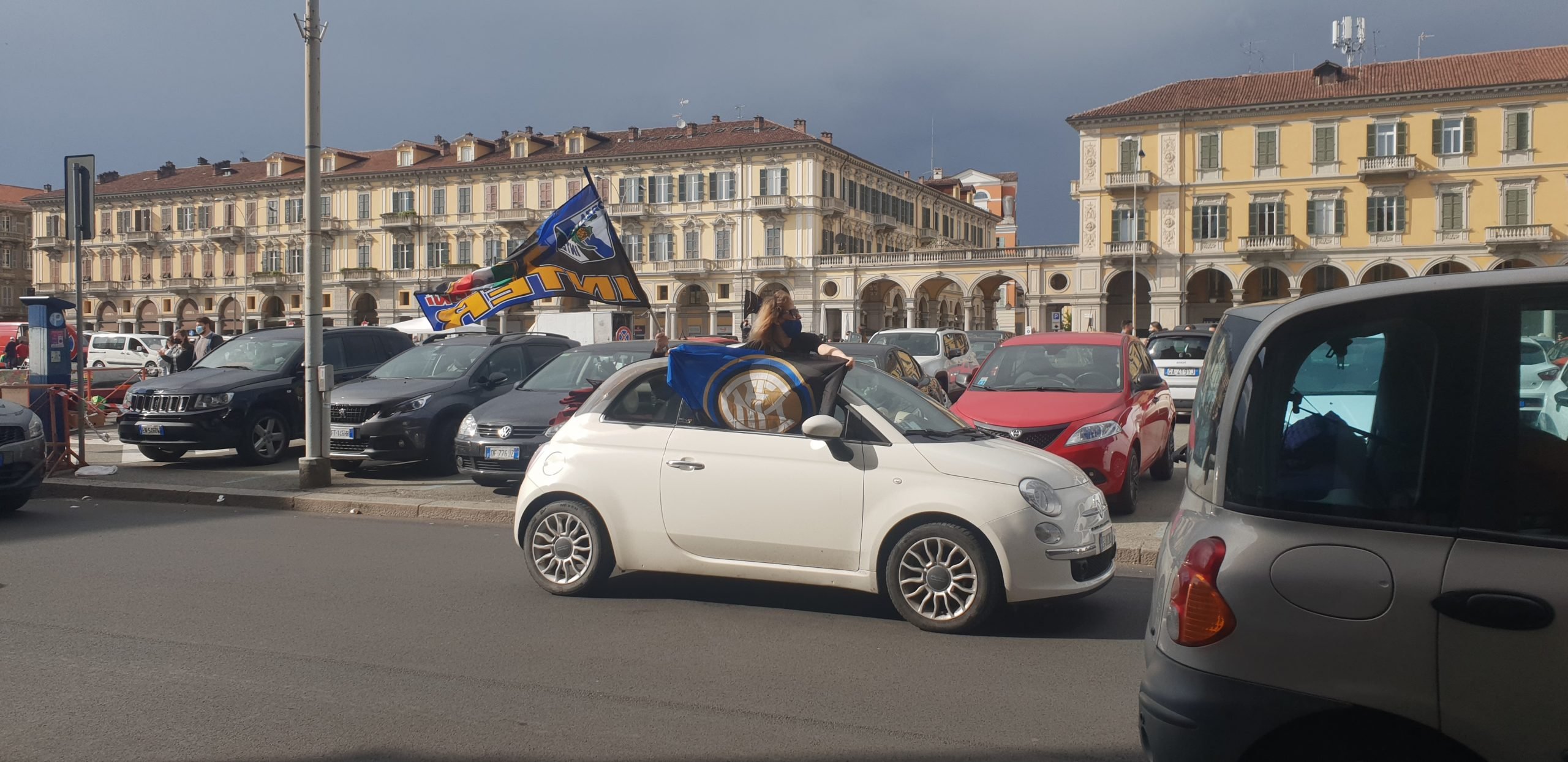 Il 19esimo scudetto dell’Inter porta il carosello in piazza Garibaldi