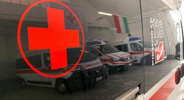 Incidente tra tre auto a Cereseto: due persone ferite, una è grave