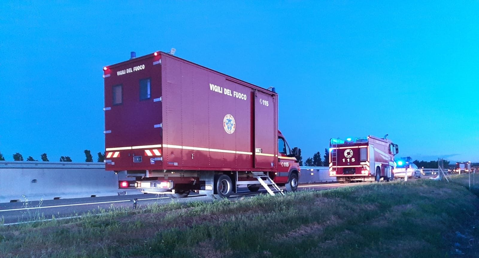 Incidente sulla A21 di un camion che trasportava acido solforico: sul posto i Vigili del Fuoco