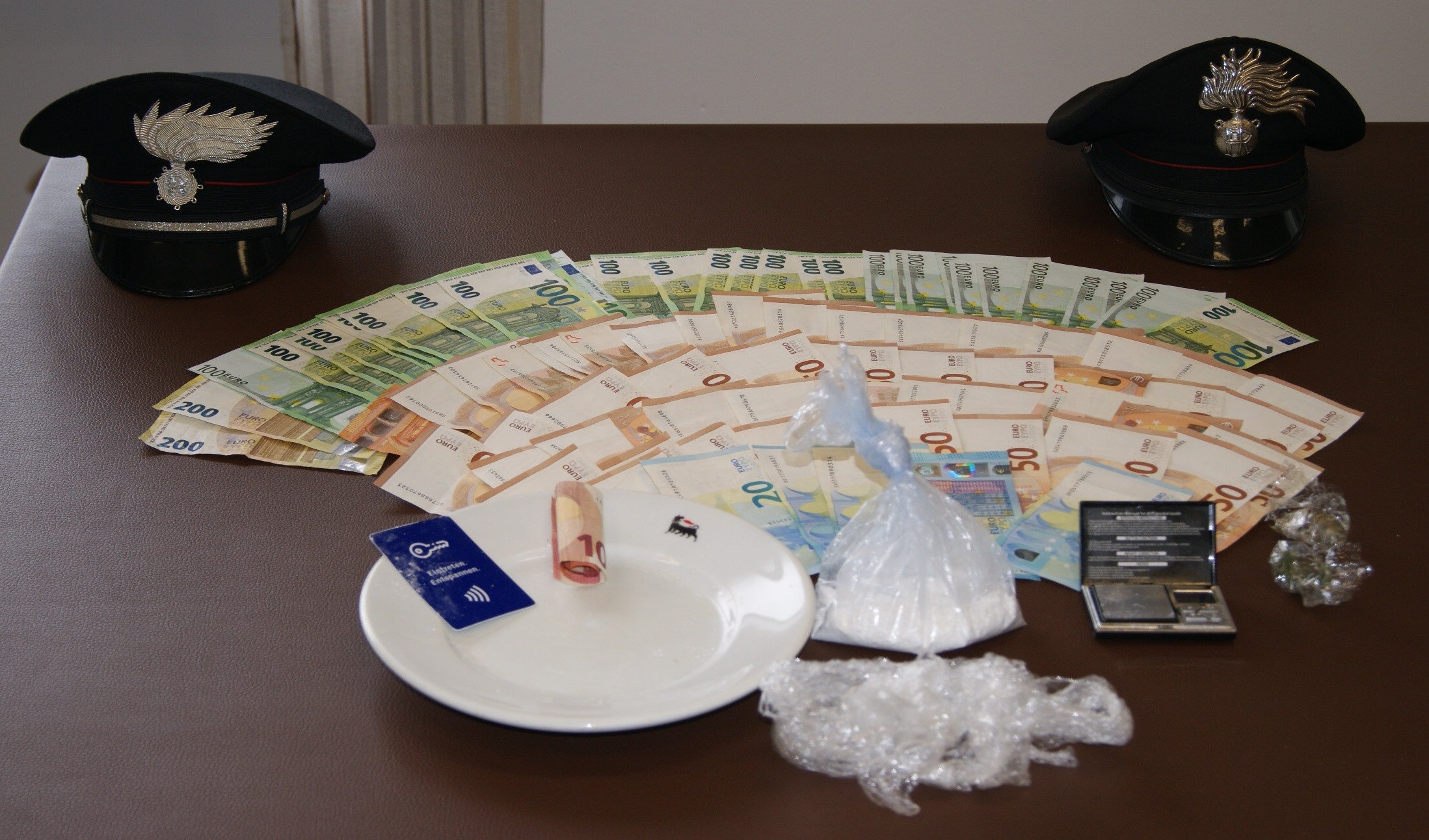 Attività anti spaccio nel novese: uomo sorpreso con oltre mezzo etto di cocaina in casa