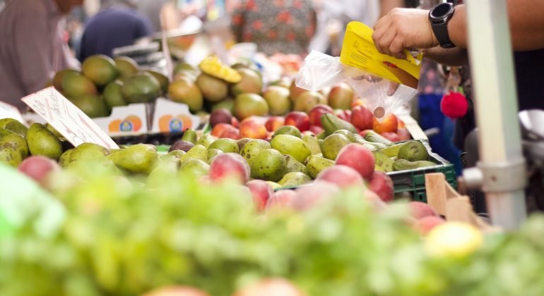 Per i frutticoltori guadagni invariati e per i consumatori prezzi alle stelle: la denuncia di Coldiretti