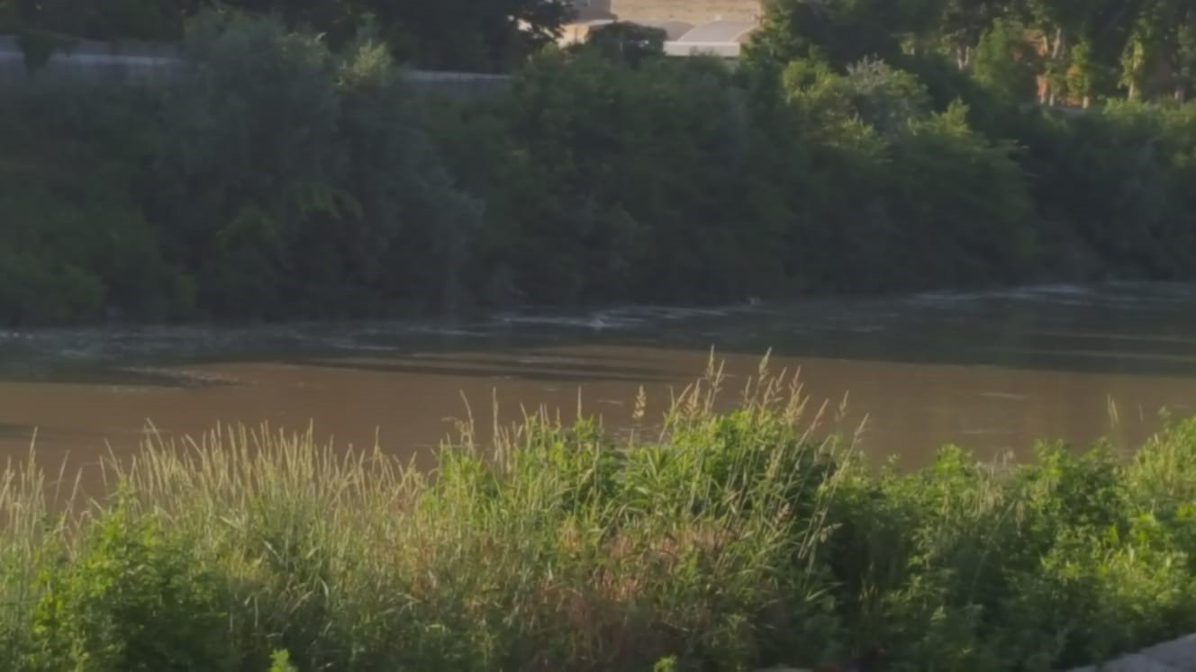 Segnalata schiuma bianca sulle sponde del fiume Tanaro ad Alessandria: sul posto i tecnici Arpa