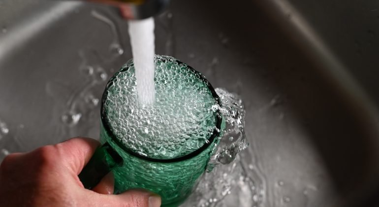 A Tortona basta limiti all’uso dell’acqua potabile