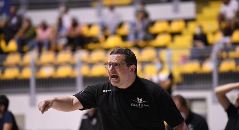 Il Derthona Basket rinnova per due anni il contratto a coach Ramondino