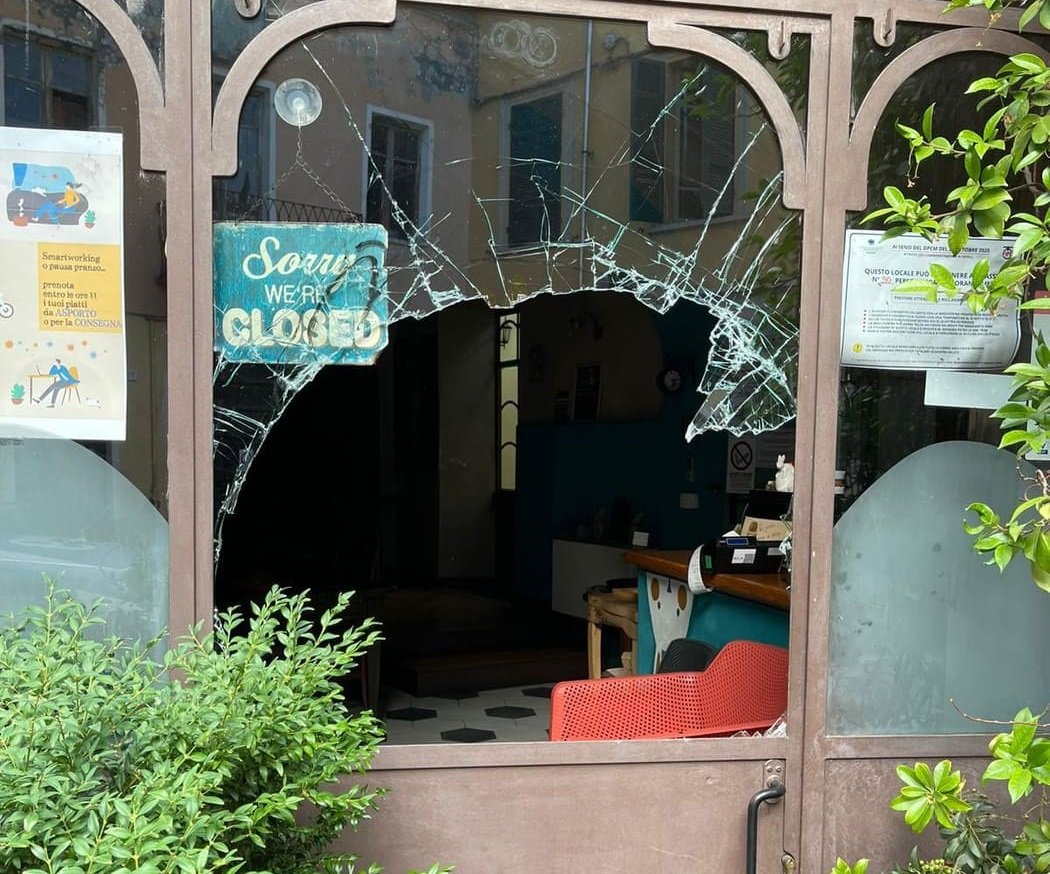Ladri in azione in altri due locali del centro: colpiti il Moscardo e un bar in via Mazzini