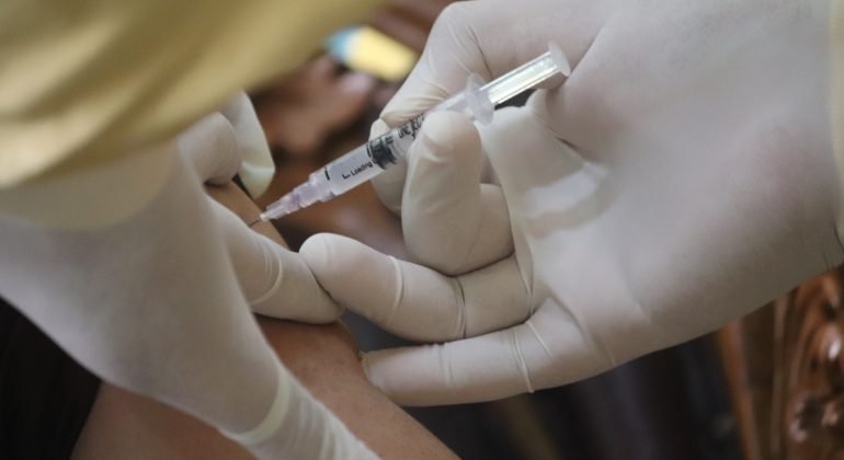 Ospedale Alessandria, studio su vaccini e autoimmunità: comparsi autoanticorpi nel 40% dei casi