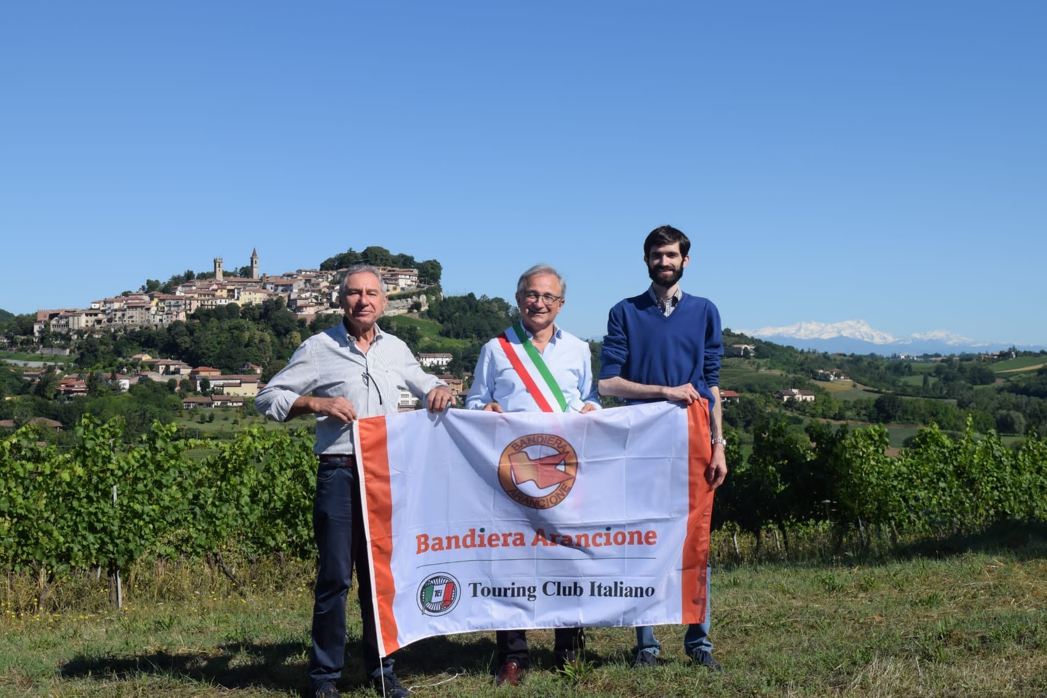 Incetta di bandiere arancioni in Piemonte: due sono nell’Alessandrino