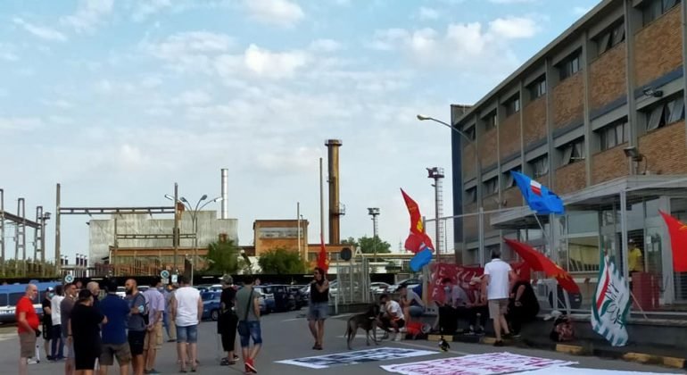Ex Ilva di Novi Ligure, lunedì lavoratori in sciopero per 4 ore: “Situazione drammatica da troppo tempo”