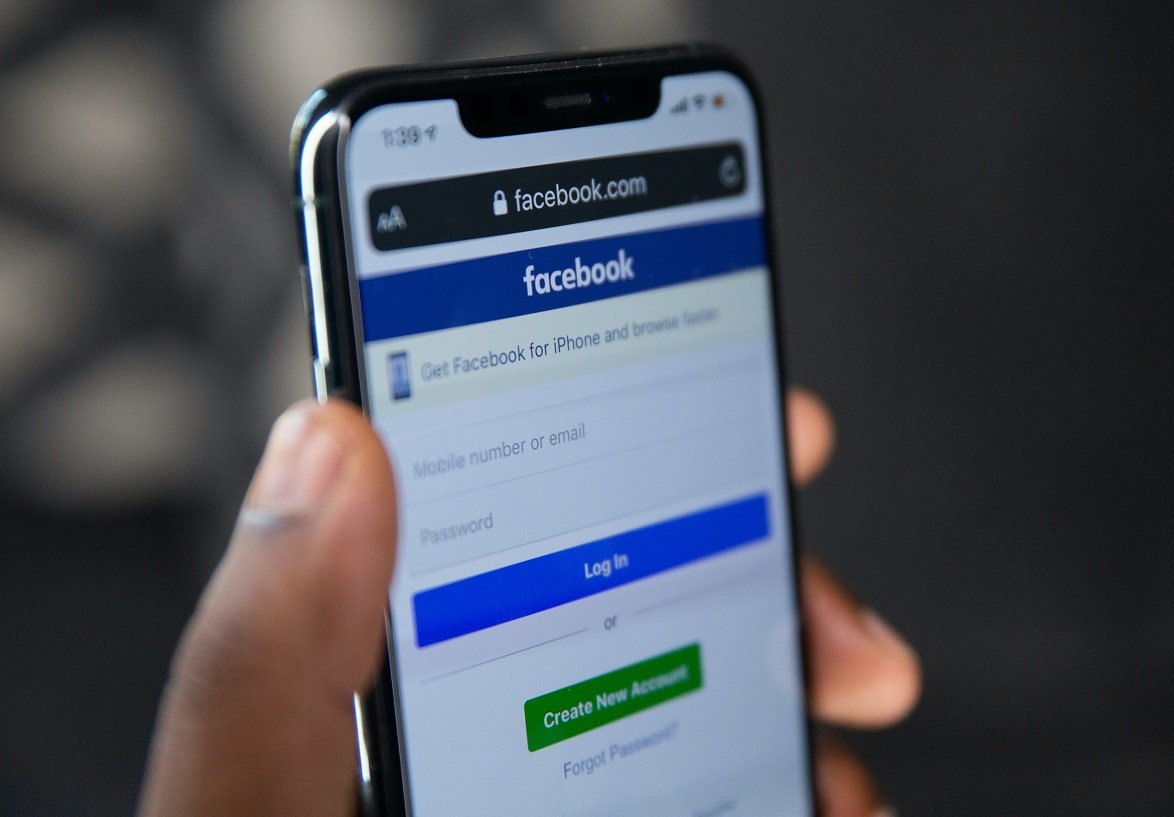 Problemi Facebook: condivisioni bloccate e profili soggetti a restrizioni