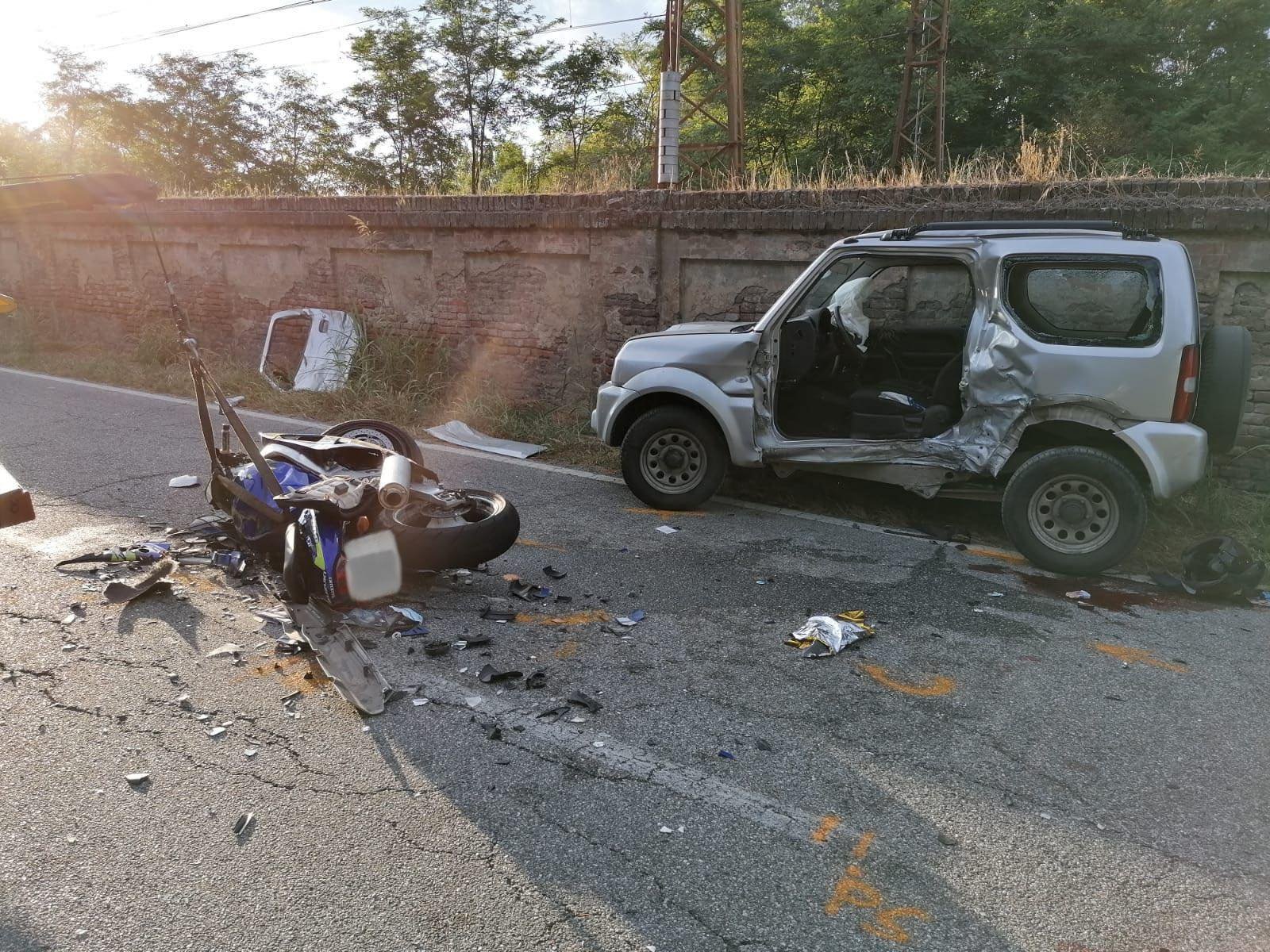 Tragico incidente sul ponte di ferro a Valenza tra una moto e un’auto: due morti