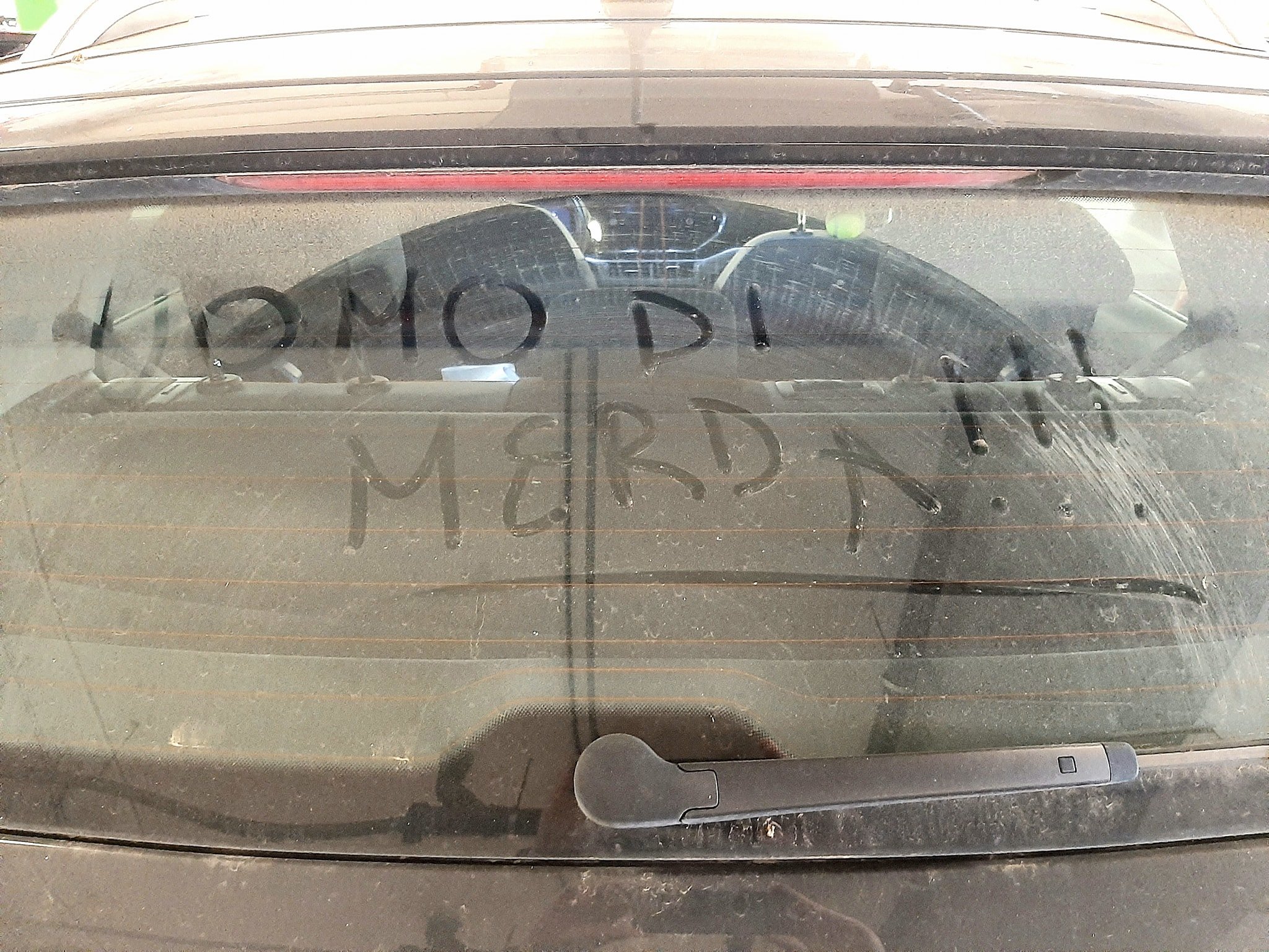 Domenico Ravetti insultato con una scritta sulla sua macchina: “Uomo di m…”