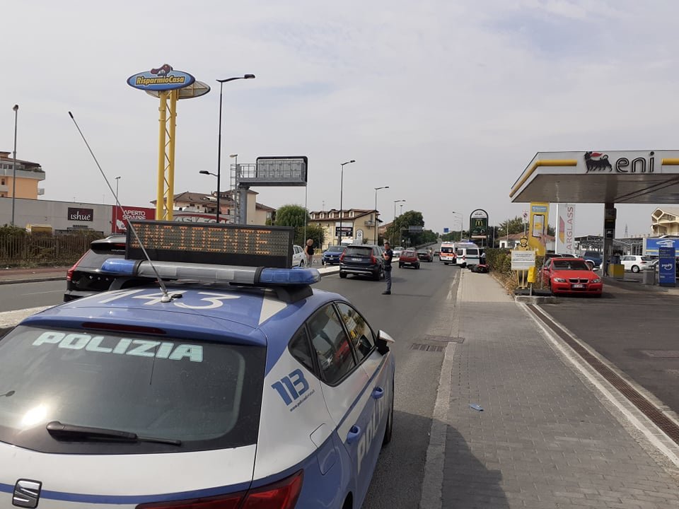 Incidente alle 13.30 ad Alessandria: auto contro moto in via Giordano Bruno