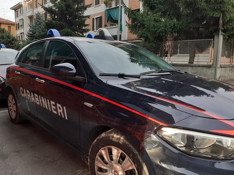Sorpresi a tagliare le gomme alle auto in sosta: Carabinieri denunciano 3 giovani