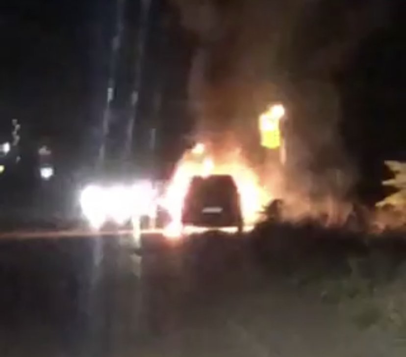 Auto in fiamme lungo la provinciale 10 a Spinetta
