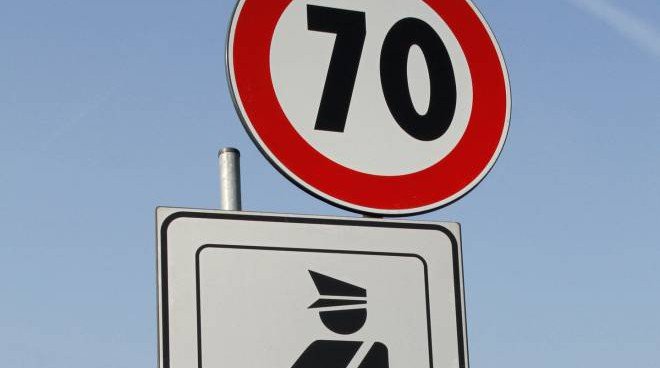 Automobilisti confusi in tangenziale per i cartelli sui limiti di velocità