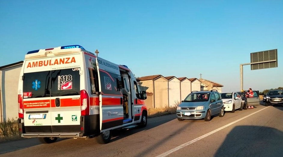 Tamponamento tra quattro auto davanti al cimitero di Spinetta Marengo: nessun ferito grave