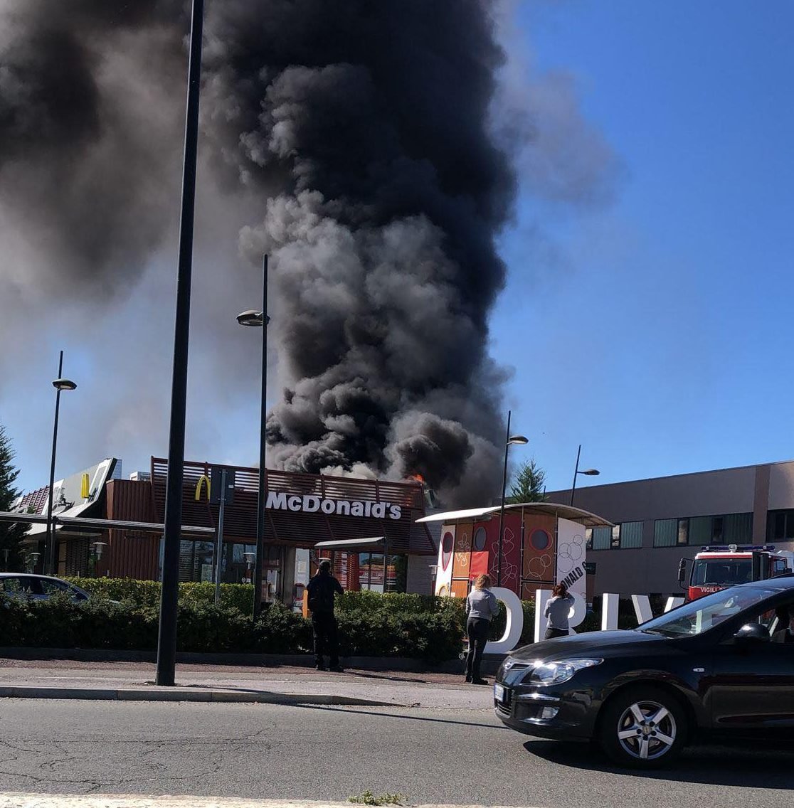 Incendio domato al McDonald’s di via Giordano Bruno ad Alessandria
