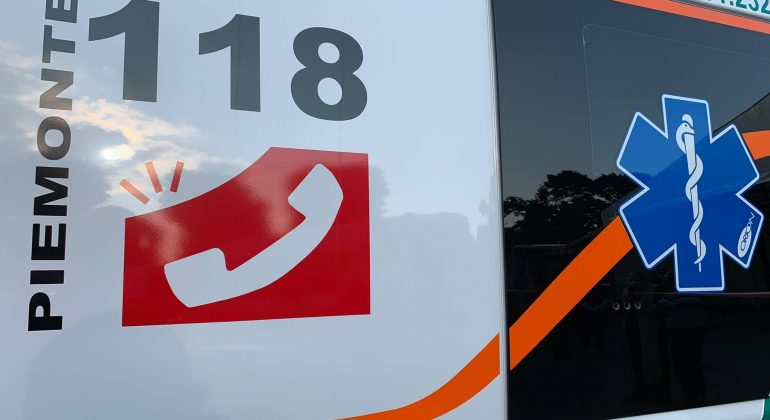 Auto finisce in una scarpata lungo la provinciale ad Arquata. Due persone in gravi condizioni
